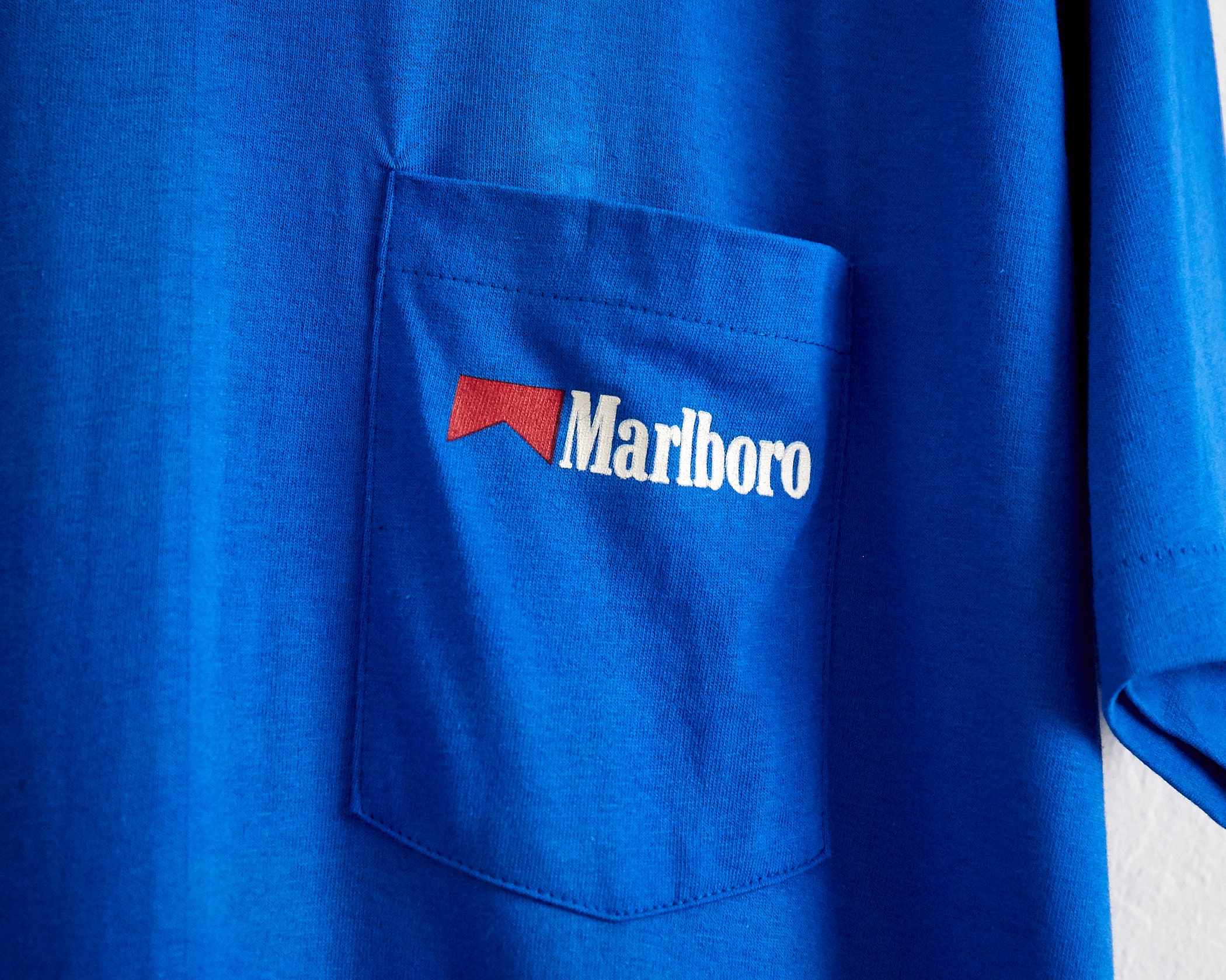 Vintage 90s Marlboro Coyote T-shirt XL: Royal Blue Wild West