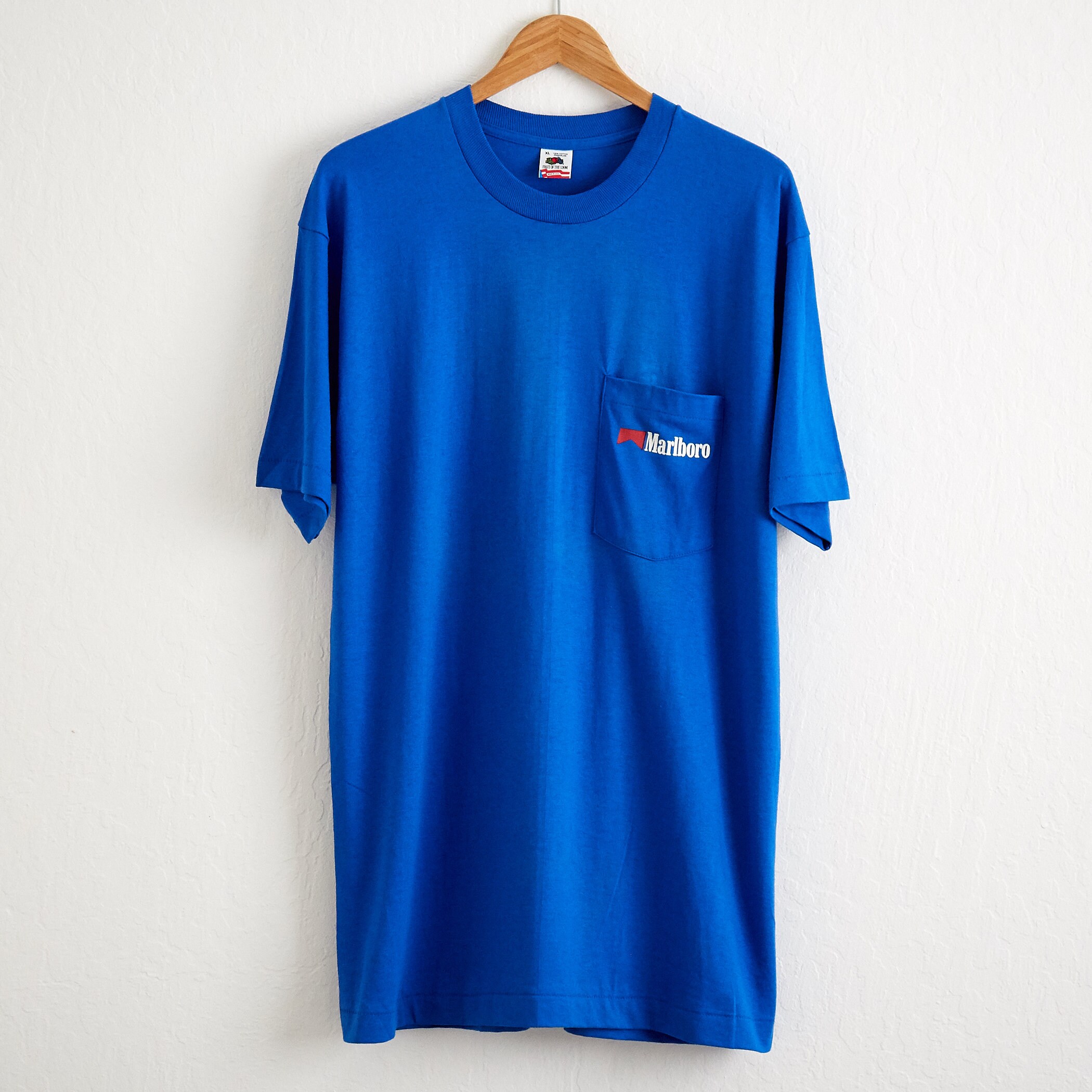 【90s】MARLBORO COYOTE TEE BLUE XL Vintage 90s Marlboro Coyote T-shirt XL: Royal Blue Wild West