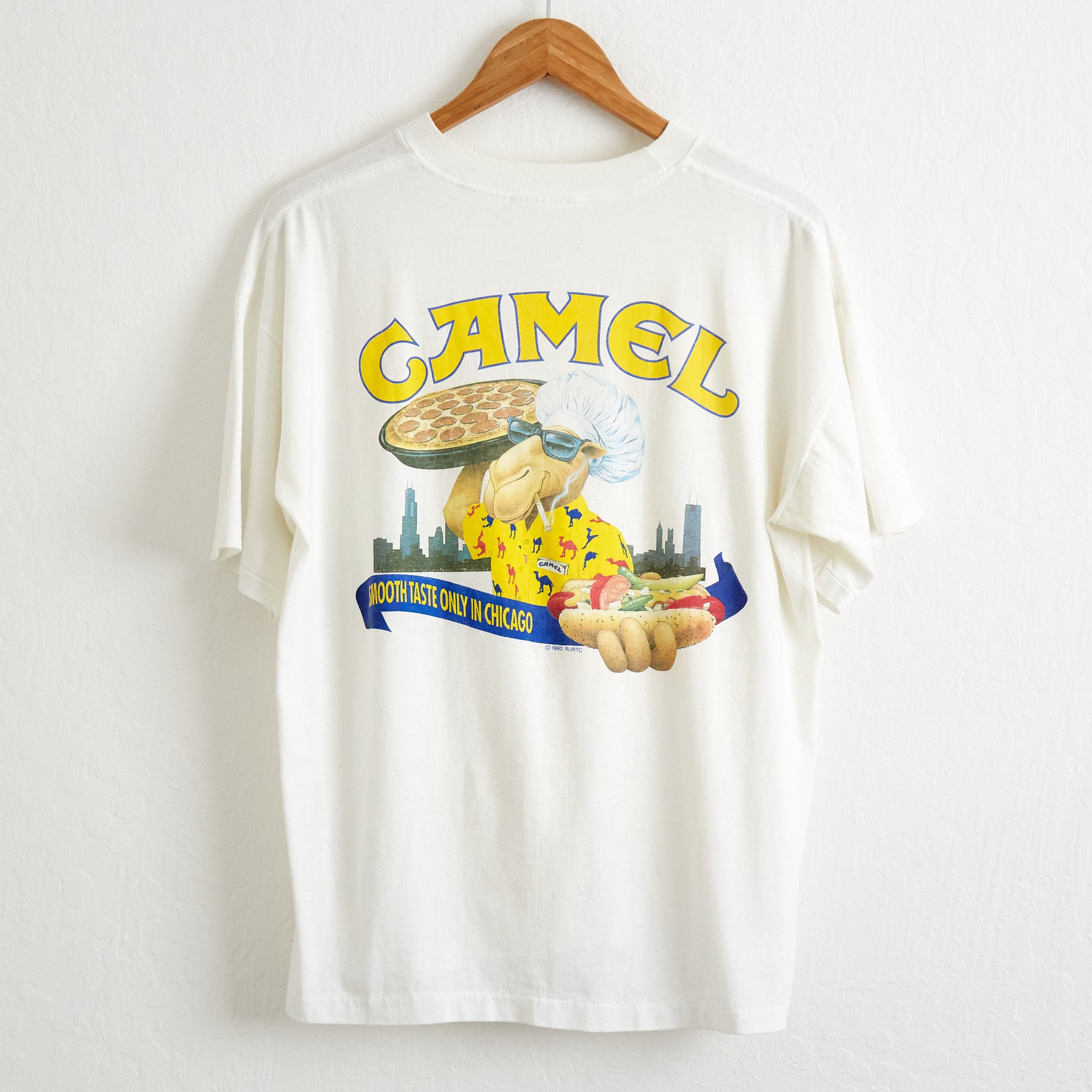 VTG RARE 1992 T-shirt cigarette camel avec poche, taille. L Grand t-shirt  blanc à mailles simples Joe Camel Chicago Dog Pizza Asap Rocky Travis Scott  - Etsy France