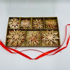 Scandinavian Straw 2 1/4 - 3 inch Snowflake Ornaments - Box of 28 pieces