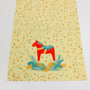 Nordic Scandinavian Polyester Table Runner 12&quot; x 35&quot; Red Dala Horses