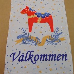 Garden Flag 12&quot; x 17&quot; - Swedish Välkommen Dala Horse on Light blue