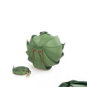 Green leather bag, small green purse, green bag, green leather purse mini crossbody bag, small shoulder bag cell phone crossbody beetle bag