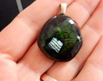 Glass pendant (Glasanhänger) with beautiful dichroic glass, lovely green colour, sterling silver bail