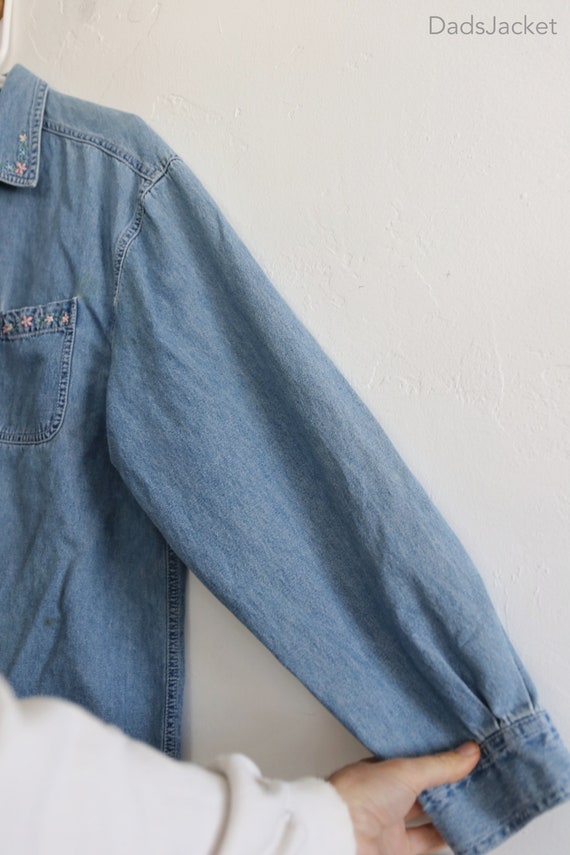 90s Chambray Denim Embroidered Button Long Sleeve… - image 5