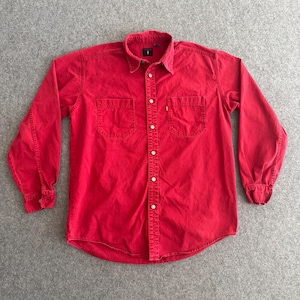 Camisa Levi&#39;s de manga larga roja con botones metálicos y lona, talla mediana
