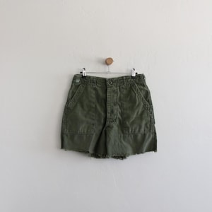 Short taille haute Army Fatigue en coton satiné olive terne 29 po.