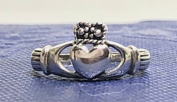 Vintage Irish Claddagh Ring Marked 925 Silver Siz… - image 1