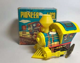 Vintage Pioneer LOCO Wind Up Toy Locomotive Train Turn Around Moving Piston Yellow w Box