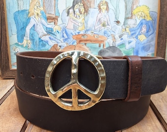 Leren riem met My World Peace-teken