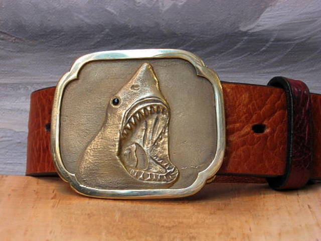 Shark belt clearance buckle