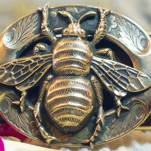 Honey Bee Buckle