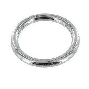 Puede incluir: Un anillo met&aacute;lico plateado y brillante. El anillo es circular y parece estar hecho de un material s&oacute;lido y reflectante. La superficie es lisa y pulida, reflejando la luz.