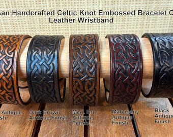 Handwerklich handgefertigtes irisches keltisches Knoten-Armband, Manschetten-Lederarmband
