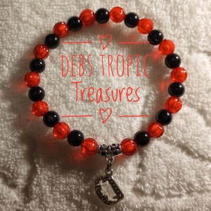 Dracula Vampire Gothic Bead Bracelet with Vampire Teeth Charm Beaded Stretch Bracelet