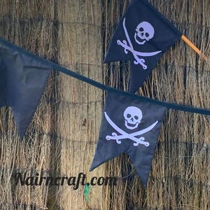 Handgemaakte piratenslinger, Jolly Roger stoffen wimpelbanner, feestdecoratie. Banner op maat.