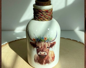 Highland Cow Bottle, Highland Cow Farmhouse, Highland Cow Vase, Floral Highland Cow, Gifts Under 35, Cow Gifts, Farmhouse Decor, Cow Lovers
