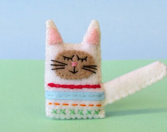 Toy Cat Brooch Cat Gift Cat teacher brooch Crochet Animal Brooches Brooches with cat Cat collar brooch Crochet Cat Cat wool brooch