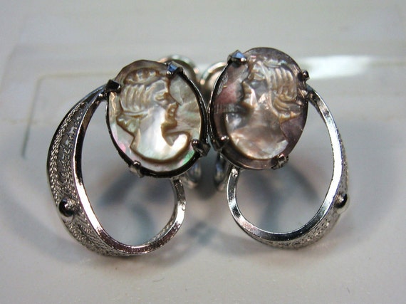 VINTAGE SILVER CARVED BLUE GRAY LADY CAMEO RHINESTONE DANGLE EARRINGS CLIP ON