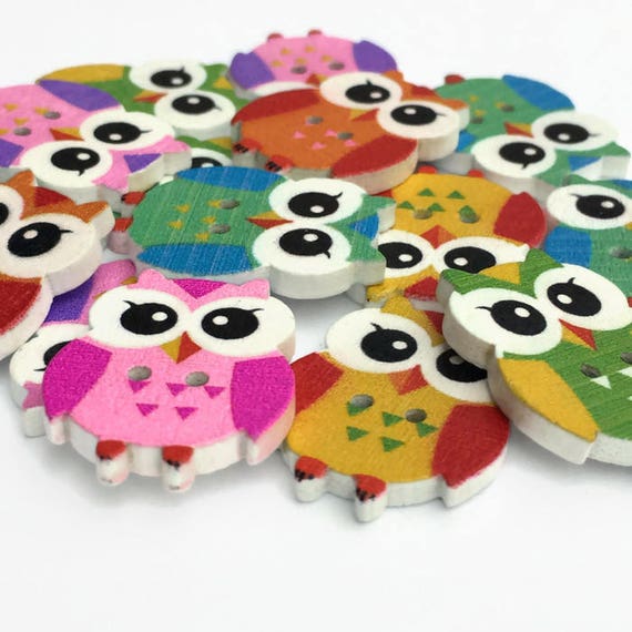 29 x 27mm SAME DAY FREE POSTAGE 10 x LARGE OWL WOODEN BUTTONS