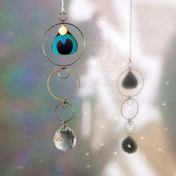 KALINDI Suncatcher cercles, prisme et plume de paon