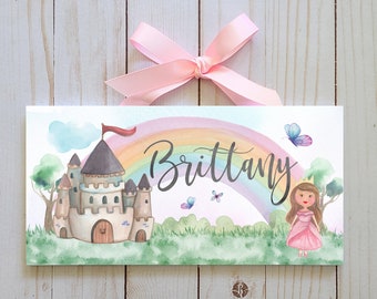Signe de nom de princesse de conte de fées avec château et arc-en-ciel