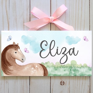 Signe personnalisé de nom de cheval et de papillon | Panneau de porte de chambre d’enfant