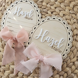 de disque de naissance pour nouveau-né avec nœud en mousseline de soie | Faire-part de naissance noeud papillon | Accessoire photo bébé | Nom de bébé nouveau-né | Disque de statistiques sur les naissances