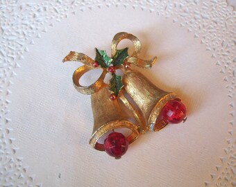Details about / Vintage NOS Christmas Brooch Gold Tone Holiday Holly With Ringing Bell Pin LOOK