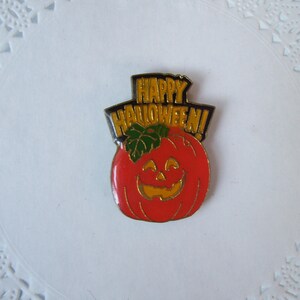 Halloween Magnet - Jack-o-lantern magnet - Happy Halloween magnet - Halloween decor - kitchen decor - pumpkin magnet - repurposed jewelry