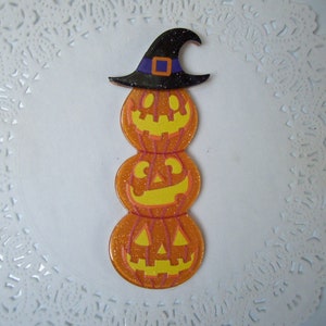 Halloween magnet - Jack-o-lantern magnet - pumpkin magnet - Halloween decor - repurposed jewelry