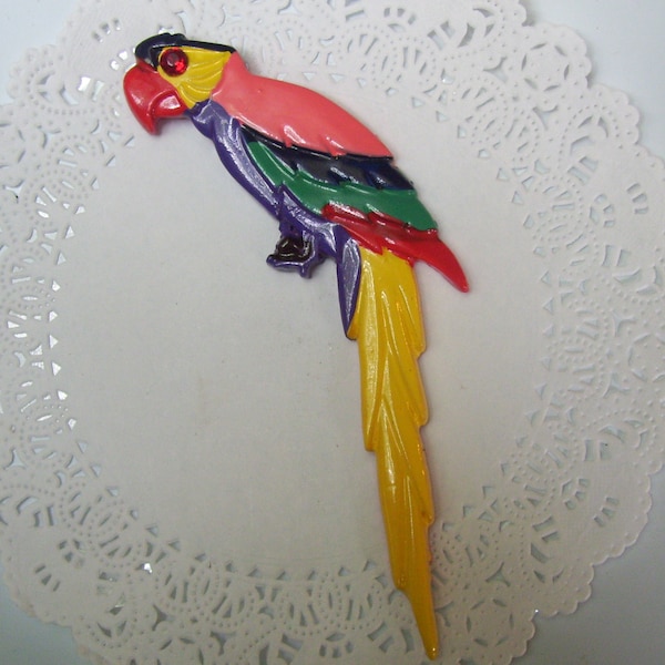 Parrot magnet - bird magnet - repurposed jewelry - kitchen decor - office decor - office magnet - parrot decor