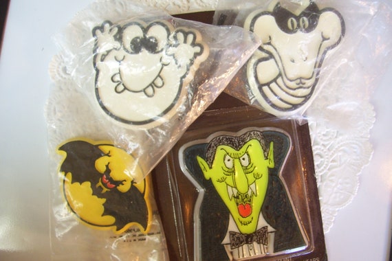 Hallmark Halloween pin - Halloween brooch - Bat pin - Ghost pin - Cobra Pin - Vampire Pin - Vintage Hallmark pin - Halloween pin