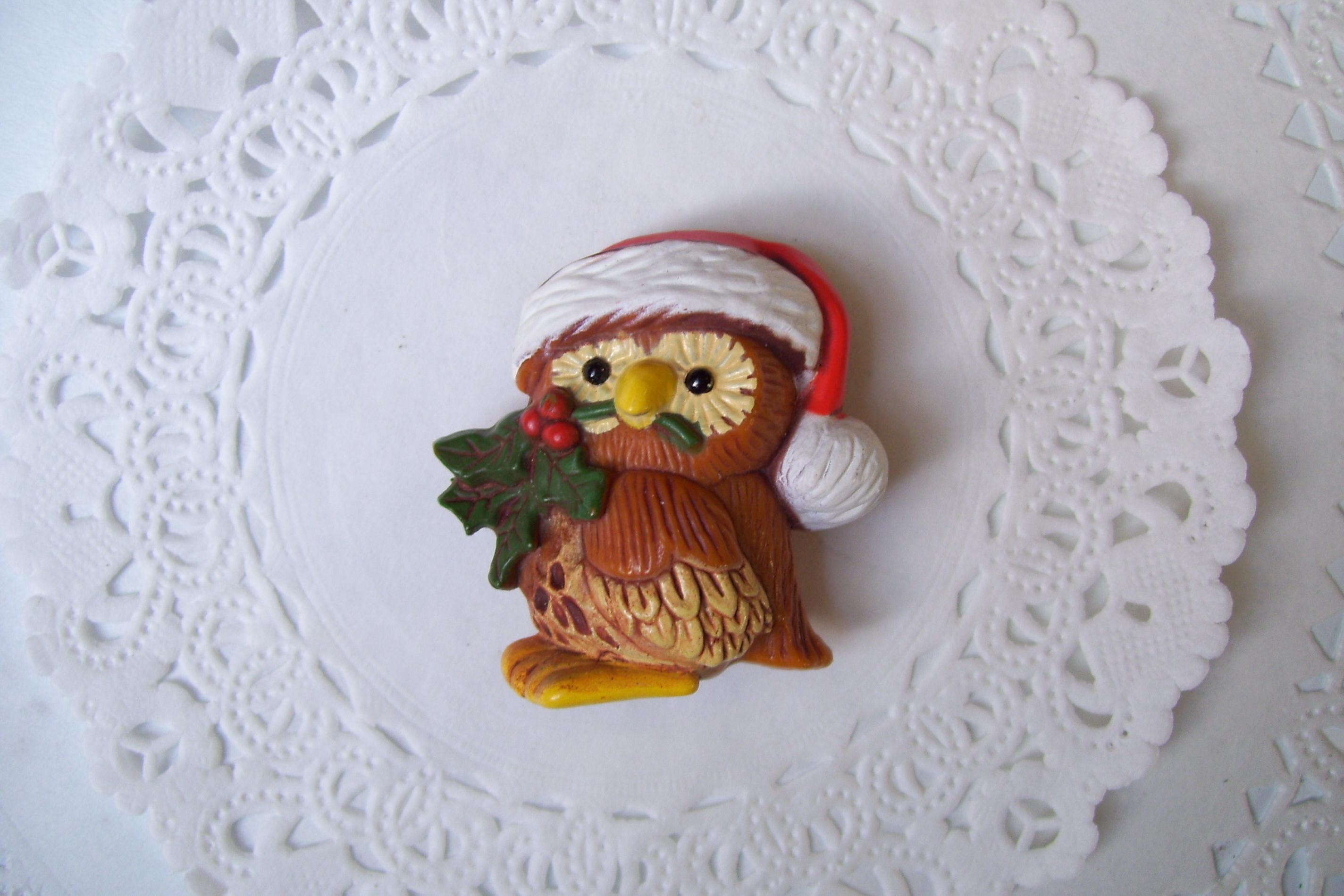 Christmas Owl pin - Hallmark Owl pin - vintage owl pin - vintage Hallmark pin - Christmas jewelry