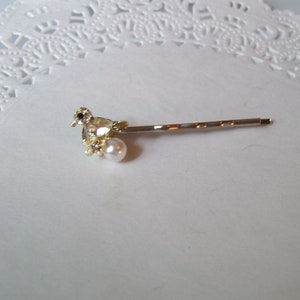 Bird hair pin - pearl hair pin - rhinestone hair pin - repurposed jewelry - bird jewelry - hair accessories
