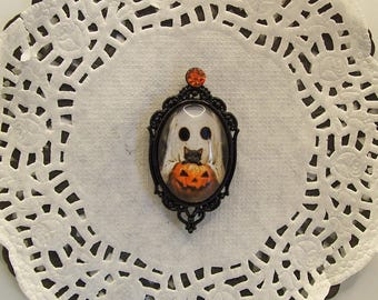 Ghost magnet - Halloween decor - repurposed jewelry - Jack-o-lantern magnet - Halloween magnet - home decor