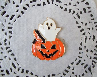 Ghost magnet - repurposed jewelry - Halloween decor - Halloween magnet - friend gift - Halloween gift - jewelry magnet