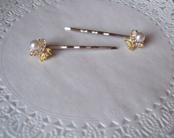 Bee hair pin - pearl hair pin - repurposed jewelry - bee accessories - bee jewelry - jeweled hair pin - hair accessories