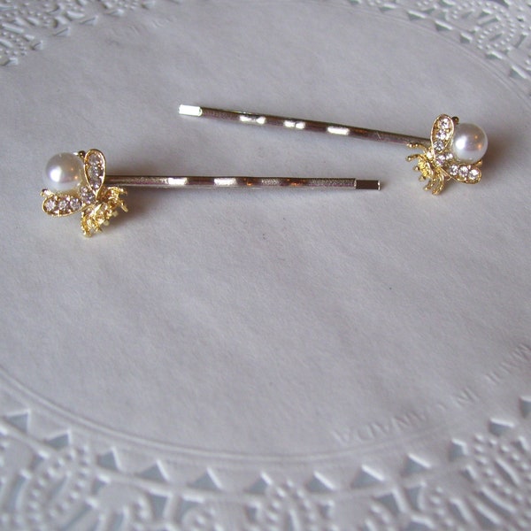 Bee hair pin - pearl hair pin - repurposed jewelry - bee accessories - bee jewelry - jeweled hair pin - hair accessories