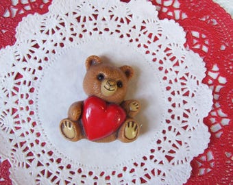 Bear magnet - Valentine Bear magnet - heart magnet - Valentine decor - repurposed jewelry - vintage Hallmark bear - Valentine gift