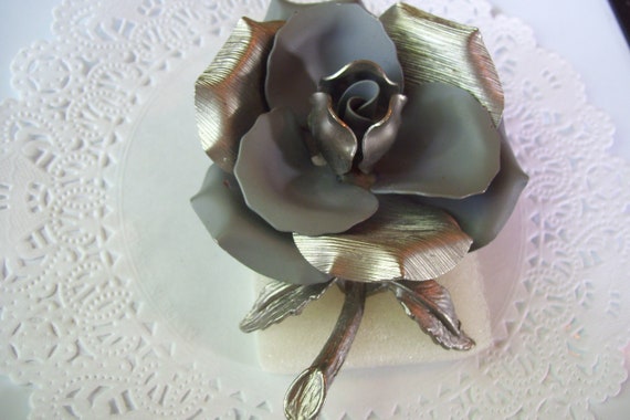 Rose brooch - flower brooch - vintage rose brooch… - image 9