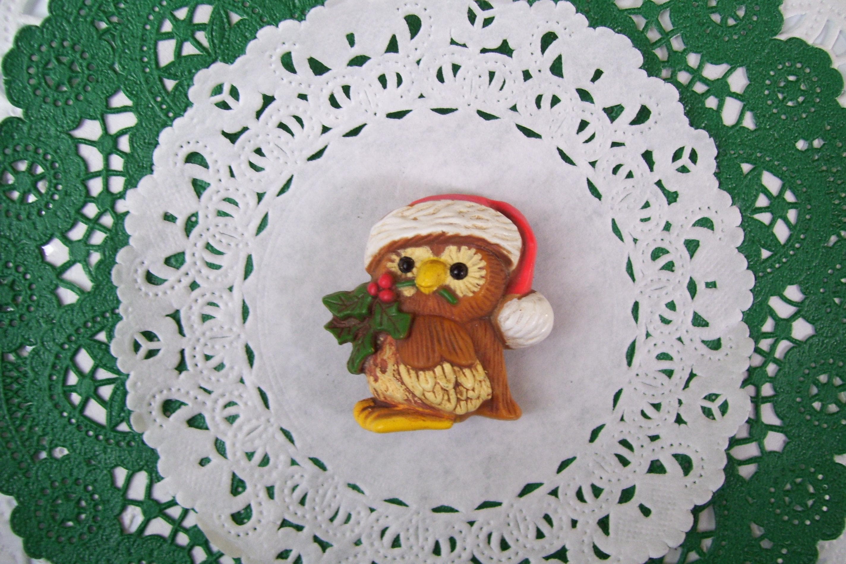 Christmas magnet - Christmas Owl magnet - repurposed jewelry - vintage Hallmark magnet - Christmas d