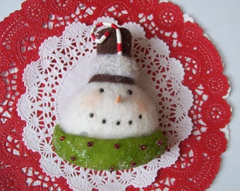 Snowman magnet - Christmas magnet - repurposed jewelry - Snowman decor - office magnet - kitchen decor - stocking stuffer