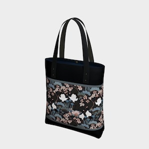 Torba typu tote z podszewką lub bez, rozmiar 16x13x3, nadrukowany poliester, płótno, wyprodukowano w Kanadzie, japońskie żurawie, ptaki z wiśniami, kwiaty wiśni