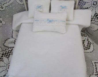 Doll house 1:12 Miniature White flannel fabric Lace trim Coverlet blanket Bed Spread 7 pc set blue ribbon pink roses