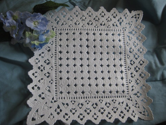 20 Star Lace Paper Doilies 8in