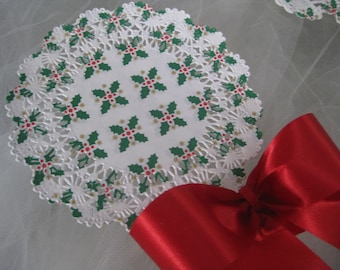 50 pcs Vtg 5" INCH Green Holly Red Berry White Lace Paper Doily Craft ROUND Christmas Retired