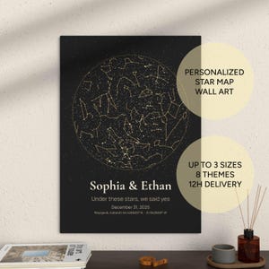 Pode incluir: Uma arte de parede retangular preta com um mapa estelar circular dourado mostrando constelações. Abaixo do mapa, o texto diz Sophia & Ethan, Under these stars, we said yes, December 31, 2025, Reykjavik, Iceland 64.146600 N 21.942600 W.