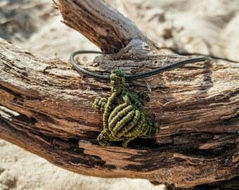 Turtle macrame pendant /Summer beach pendant /cute turtle necklace /greek island souvenir jewelry/ animal macrame necklace/ Beach jewlry