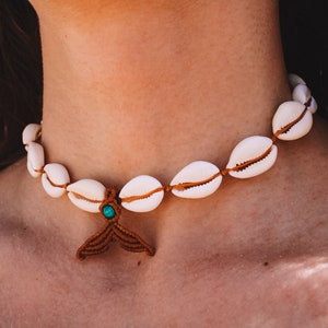 Gargantilla de sirena de verano bohemia hecha a mano con concha marina, Collar de cauri de cola de pez de macramé gitano, Joyería bohemia única hippie étnica surfista